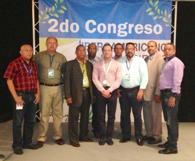 Al centro, Juan de los Santos, y parte de la delegación que le acompañó al Congreso en Puerto Rico.