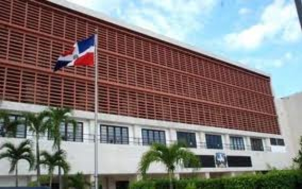 Ejecutivo devuelve a Congreso la ley sobre salarios