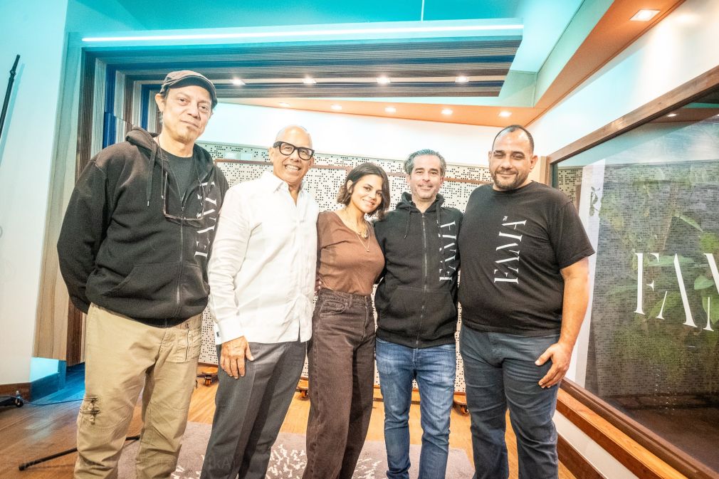 Bolívar Gómez, Porfirio Piña, Techy Fatule, Marc Dalet, Arturo Piña. Fotografía de Iván Méndez.