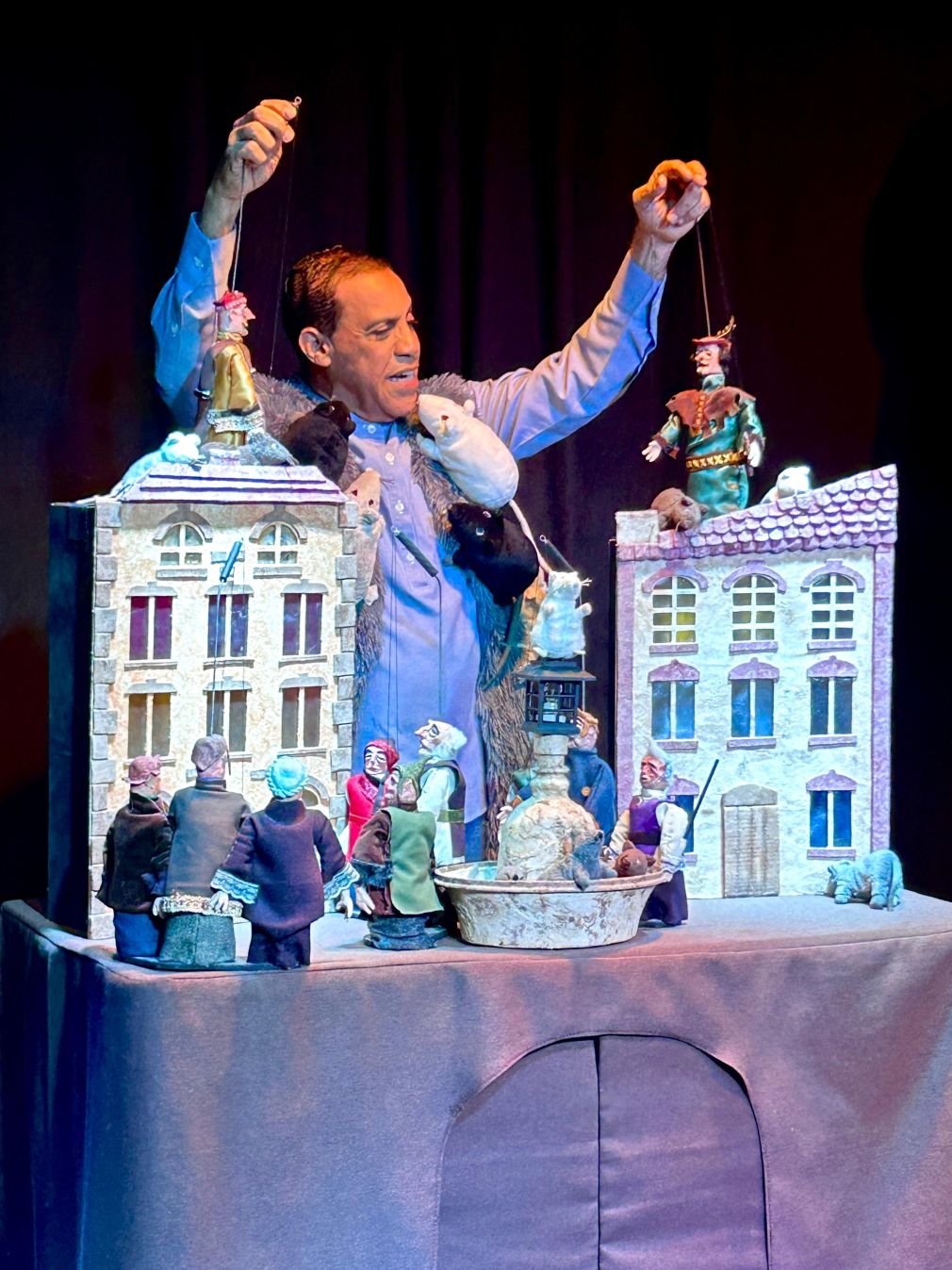 Basilio Nova actuando en la obra 'El flautista de Hamelín'.