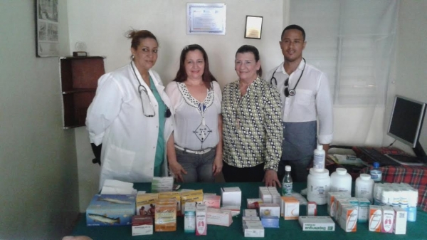 Precandidata a diputada realiza operativo medico en Guachupita : 