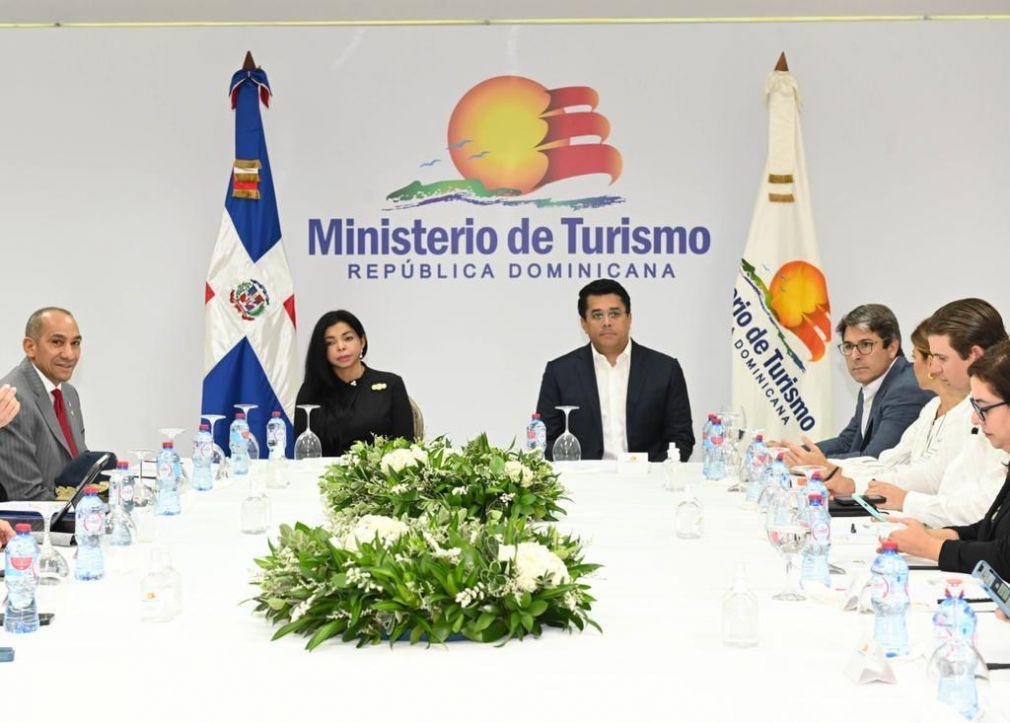 Ministro David Collado y Gabinete de Turismo se reúnen con procuradora adjunta Yeni Berenice.