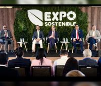 La Expo Sostenible 2026 es una plataforma que reúne a instituciones públicas, empresas y organizaciones para promover iniciativas que equilibren el crecimiento económico, el cuidado del medioambiente y el bienestar social, fortaleciendo la cultura de sostenibilidad en la República Dominicana.