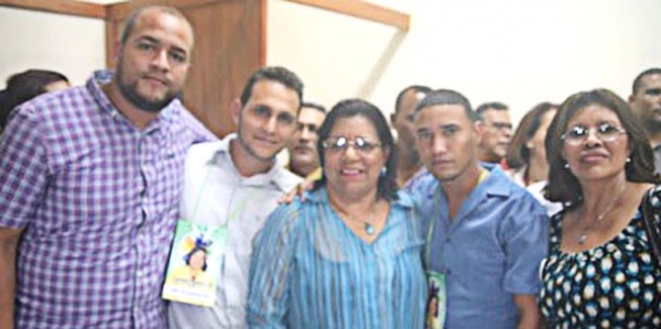 Maestra Carmen Santiago (centro), Directora General UASD-San Francisco de Macorís, junto a dirigentes del FELABEL