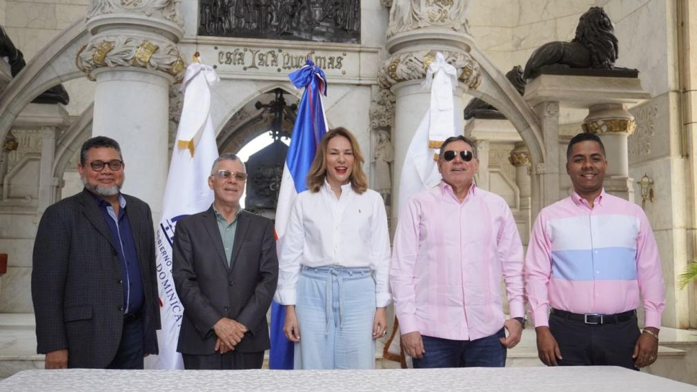 El convenio fue rubricado por la ministra de Cultura, Milagros Germán, y el alcalde de Santo Domingo Este, Manuel Jiménez, en un acto que tuvo lugar en el Faro a Colón.