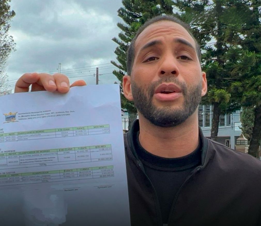 Melvin Arias denuncia irregularidades en decisiones del cabildo de Jarabacoa; algunos actúan de manera poco responsable.