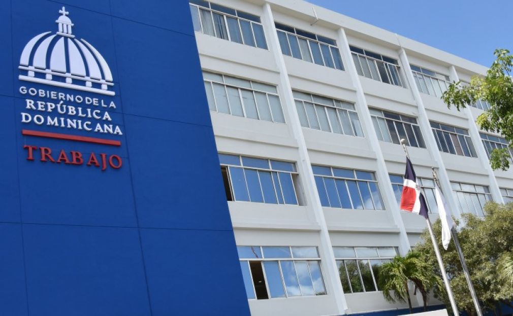 Ministerio de Trabajo suspende las labores en provincias se encuentren en Alerta Roja.