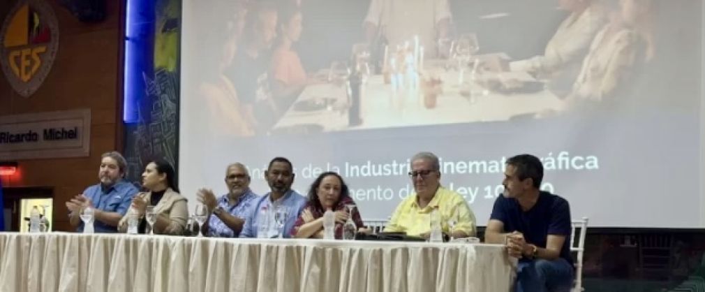 La mesa que presidió el encuentro de la industria del cine integrada por Che Castellanos, Zumaya Cordero, Iván Reynoso, Hans García, Tanya Valete, Augusto Feria y Albert Martínez Martin (Lantica).