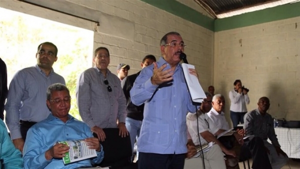 Presidente Medina promete financiamiento a productores de Los Cacaos en San Cristóbal 