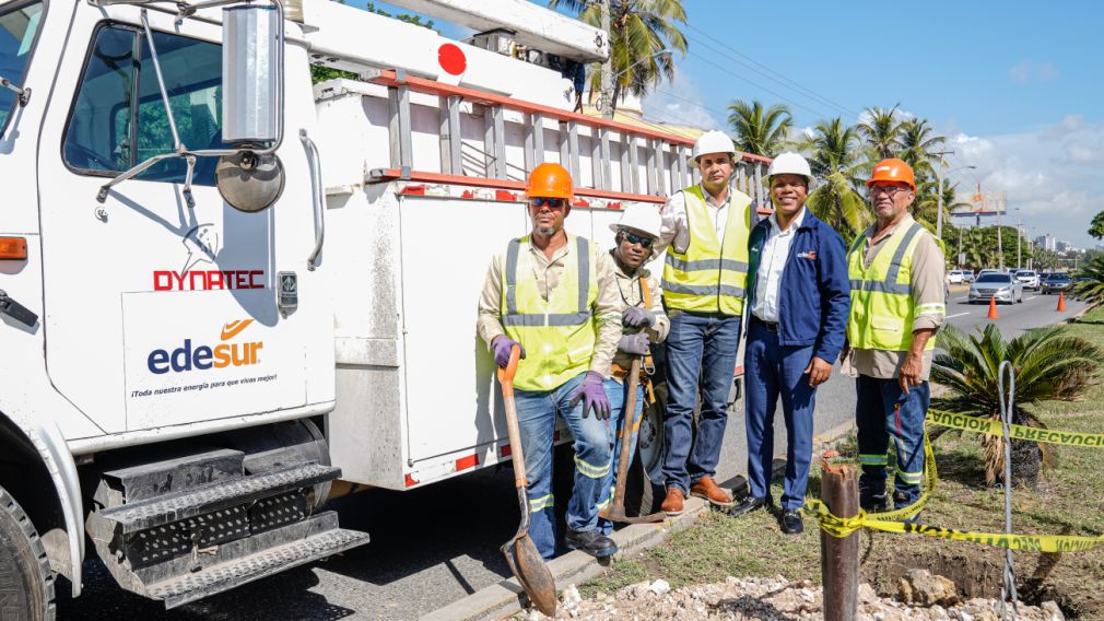 El inicio de los trabajos de iluminación fue supervisado por el administrador general de Edesur Dominicana, Milton Morrison, quien recorrió el trayecto animando a los brigadistas y dando las instrucciones de rigor para avanzar con celeridad, al igual que en las etapas anteriores.