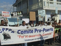 Organizaciones populares y comunitarias marchan contra instalación planta barcaza en PP
