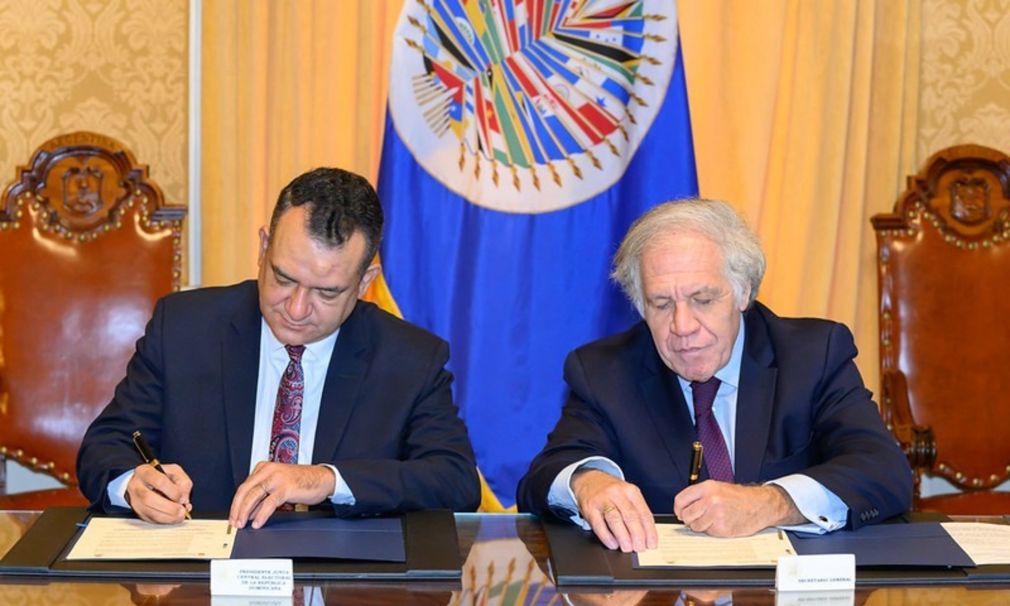 Román Andrés Jáquez Liranzo, presidente de la JCE y Luis Almagro, secretario general de la OEA.