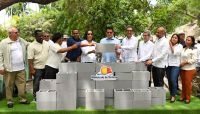 Las obras son el mejoramiento del entorno del balneario Las Marías en Neiba y la construcción de los boulevares turísticos en los municipios de El Peñón y Fundación en Barahona.
