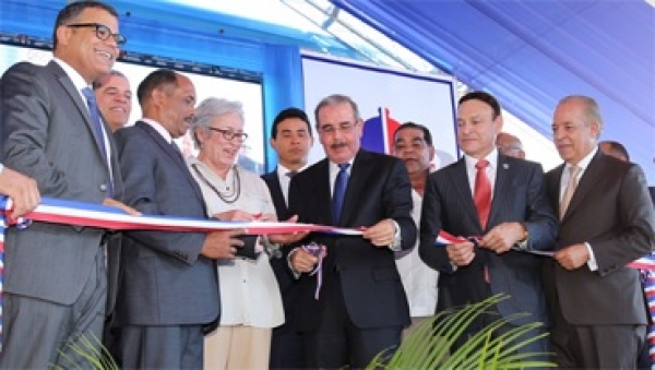 Presidente inaugura un centro clínico de diagnóstico y atención primaria en Villa Altagracia: 