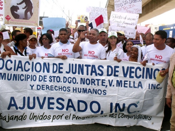 El alcalde de Santo Domingo Norte, FRancisco Fernández, encabeza marcha contra femenicidio.
