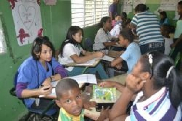 Ministerio de la Juventud lleva asistencia a Jimaní