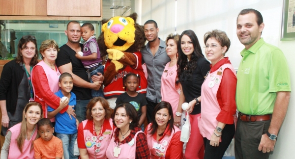 La comitiva del equipo de béisbol de Los Leones del Escogido estuvo encabezada por José Miguel Bonetti