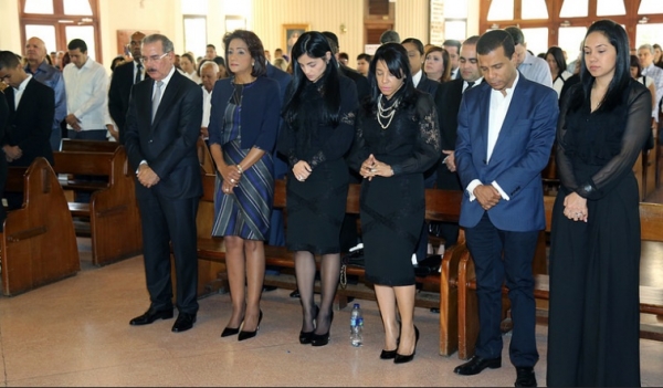 Presidente y Primera Dama van a misa dedicada a Juan de los Santos: 