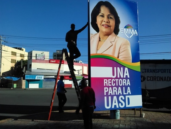 Piden al ayuntamiento ejecutar decisión de retirar vallas de candidatos UASD