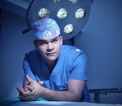Dr. Franklin Peña Romero, especialista dominicano en cirugía estética.