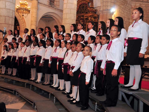 Coro de niños de la Catedral Primada de América el Viernes Santo de 2015.