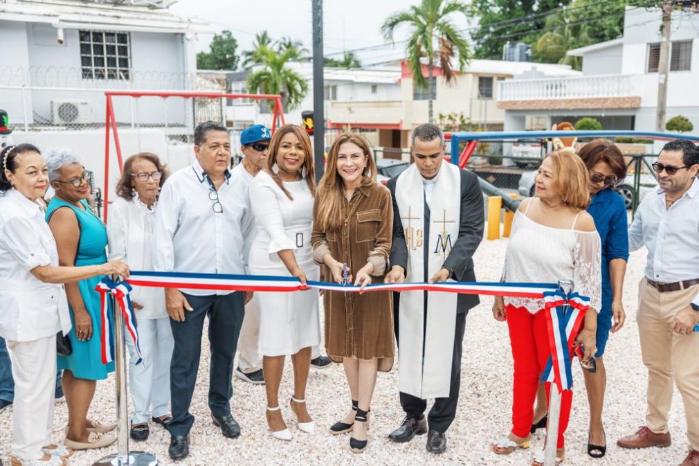La alcaldesa Carolina Mejía encabezó el acto de inauguración.