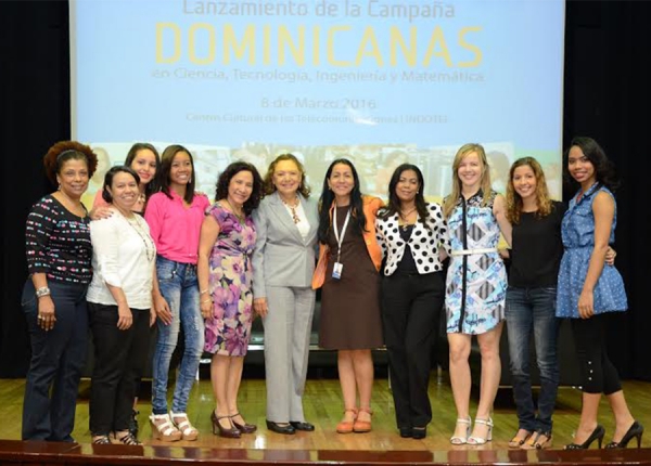 Las seleccionadas fueron Charlin Agramonte, primera ingeniera de Software del país; Arlene García, ingeniera civil; Ruth Bastardo, bióloga entomóloga; Venecia Álvarez, bióloga marina; Griselda Jiménez, licenciada en matemáticas y física y Channa Travieso, Freyni Verigüete, y Escarlen Arias, estudiantes de Redes de la Información, Multimedia y Software en el Instituto Tecnológico de las Américas (ITLA).