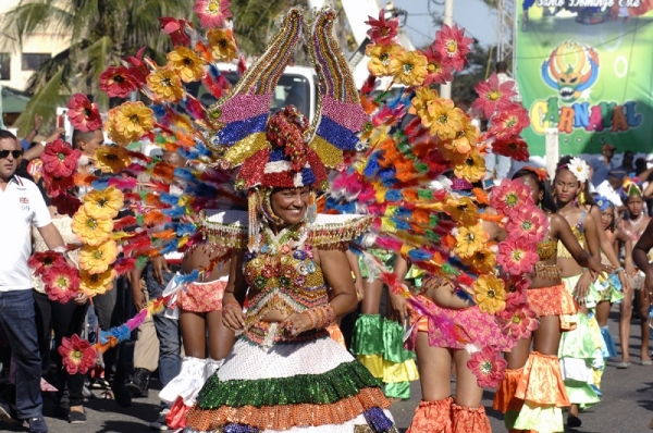 Ayuntamiento cierra carnaval Santo Domingo Este