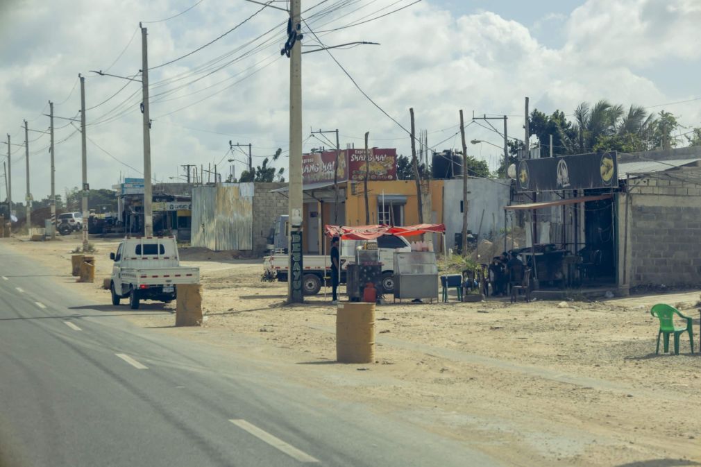 Denuncian abandono total de la Ciudad Juan Bosch.