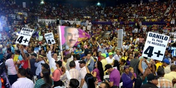 Miles de personas piden la reeleción de Danilo Medina Arena del Cibao:
