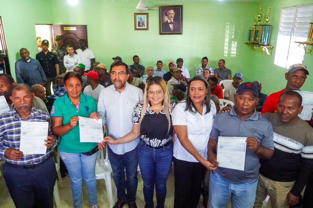 Es la tercera entrega de cheques para indemnización que entrega el Estado a estos agricultores.