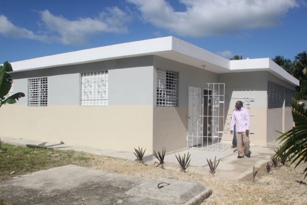 PROCOMUNIDAD entrega clínica rural de Hato Mayor