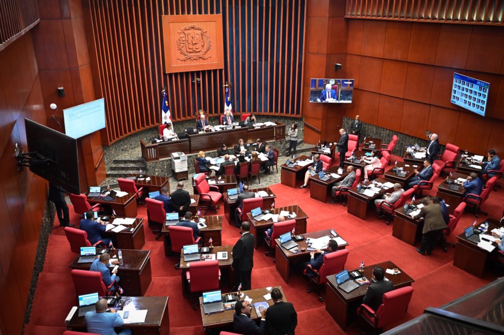La nueva normativa entrará en vigencia un año después de su promulgación para permitir una implementación efectiva en el sistema de justicia.