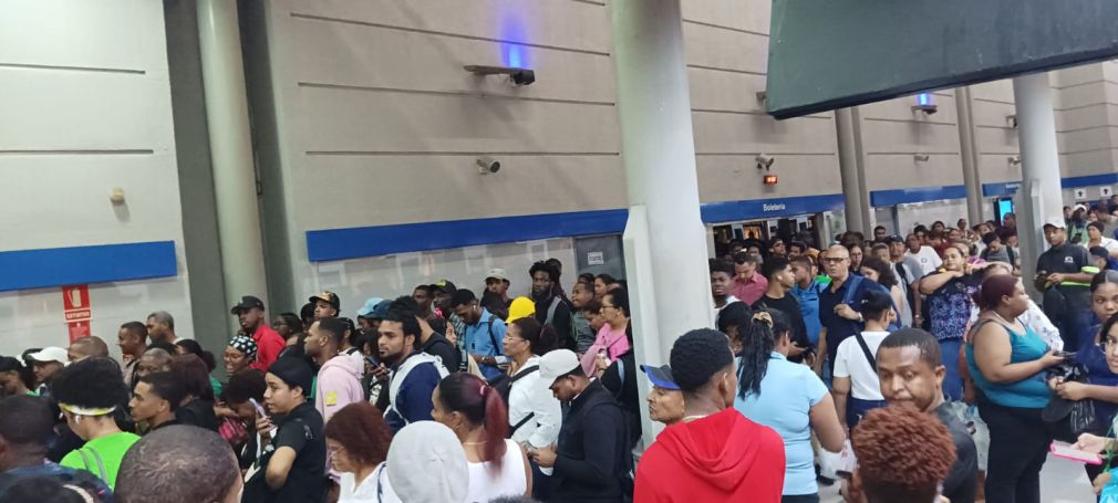 En menos de 12 horas el Metro registra dos averías que dejan miles de usuarios varados.