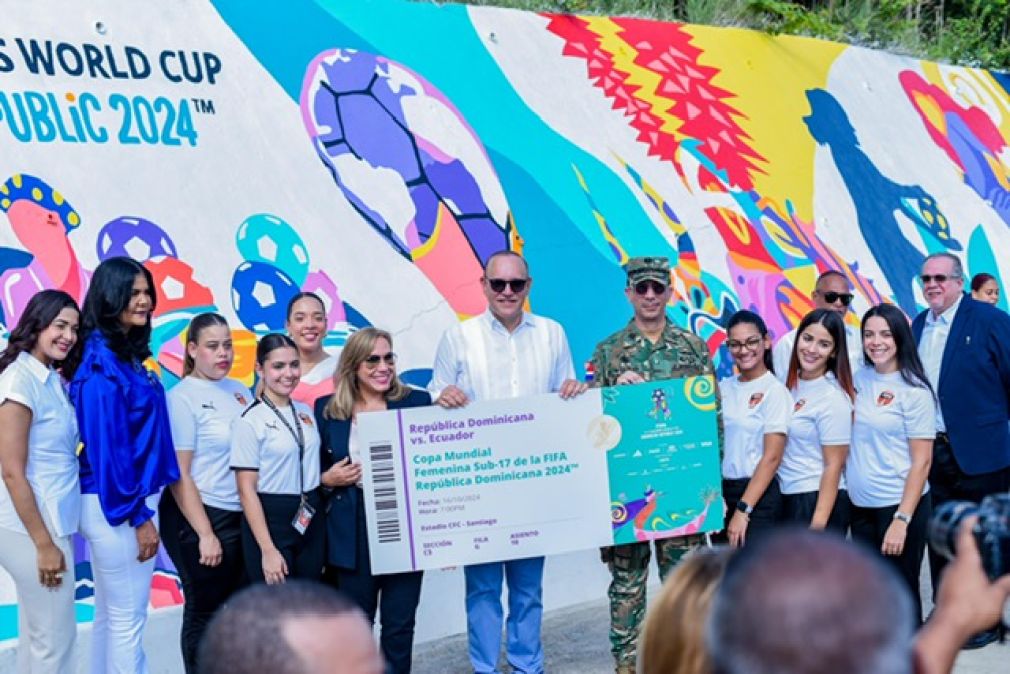 Develan en Santiago mural alusivo al Mundial de Fútbol Femenino Sub-17.