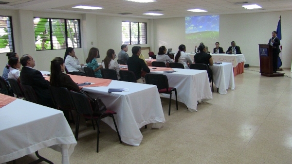 Entrenamiento a los fiscales de Santiago. 