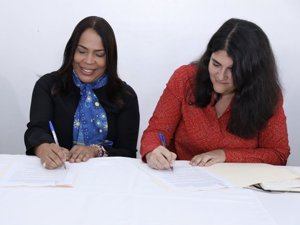 El acuerdo fue firmado por Josefina Dieguez, Directora de Sostenibilidad de CAEI y Gisel Velez, Directora Nacional de Anspac, en un acto en el Salón de Capacitación del centro educativo Felipe Vicini Perdomo.
