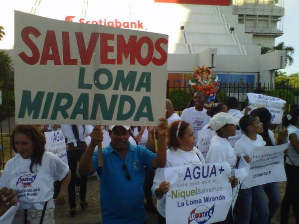 Manifestación ayer en la Churchill con 27: Levántate por Loma Miranda