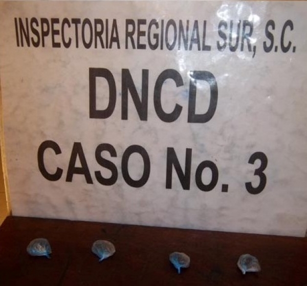 Agarran tres con drogas en San Cristóbal