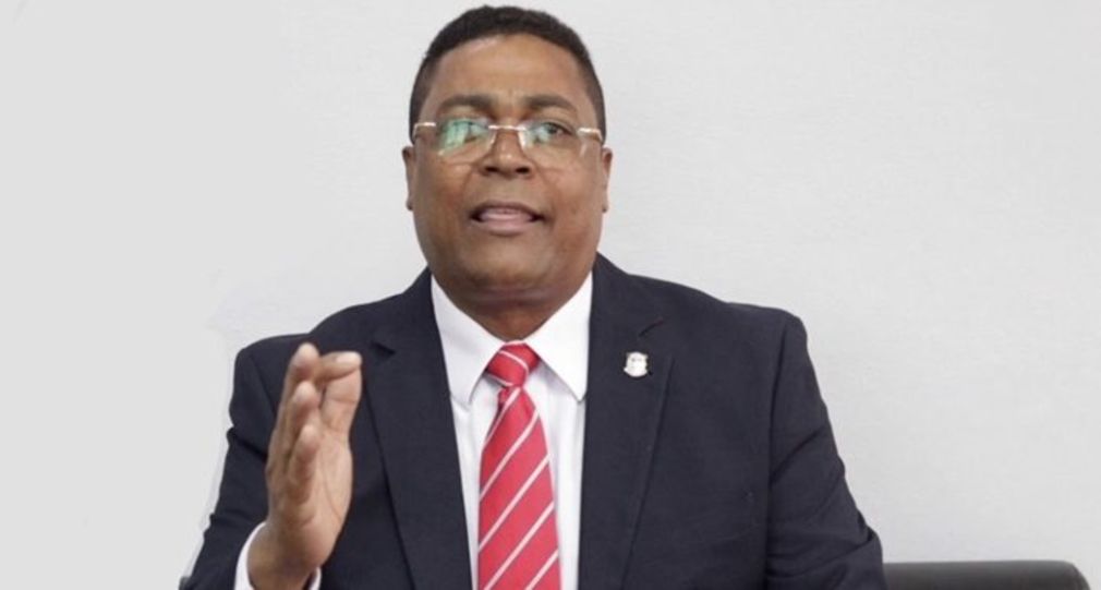 Víctor D’ Aza, secretario general de la Liga Municipal Dominicana.