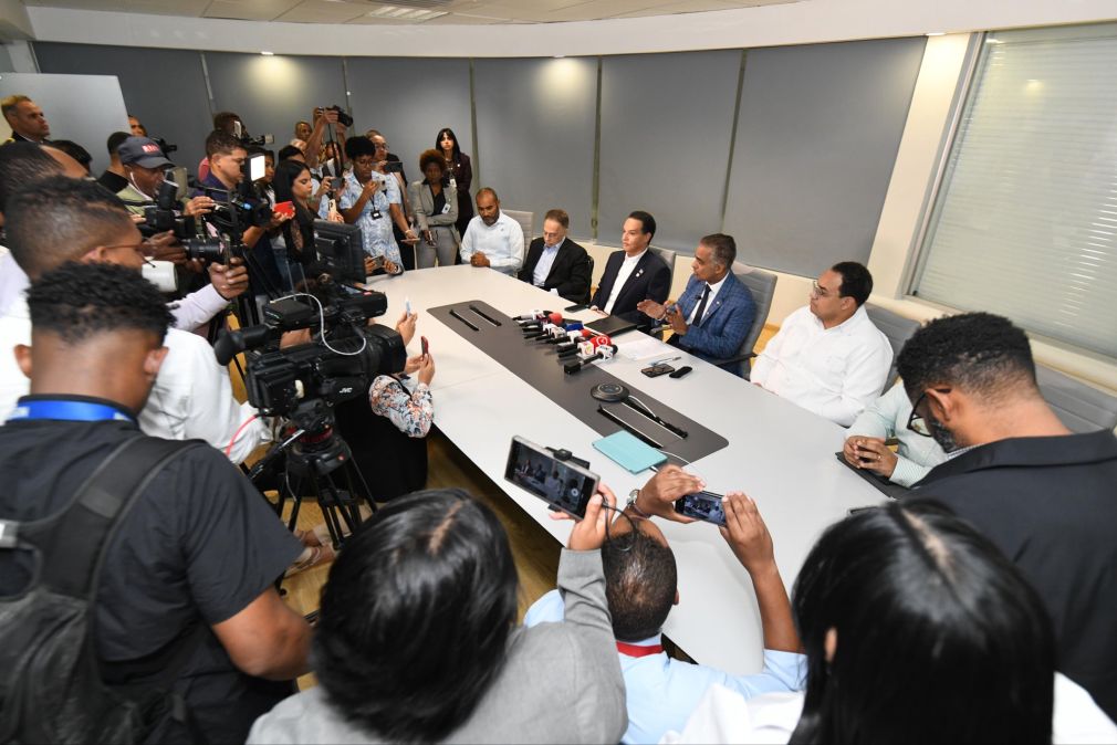 Santos reiteró que siguen trabajando de forma coordinada para normalizar el servicio lo antes posible.