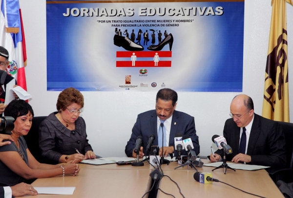 Germán destaca garantía de JCE a participación política de la mujer