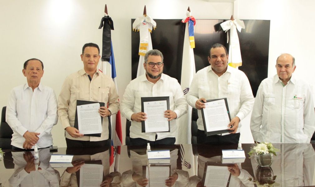 El convenio interinstitucional fue firmado por el MEM, la CNE y el FEDA y favorecerá a las pequeñas cooperativas agropecuarias.