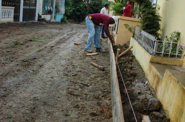 Ayuntamiento asfalta en Villa Altagracia