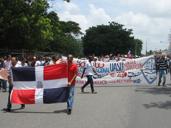 Marcha hacia la UASD se desarrolló con normalidad y sin desorden