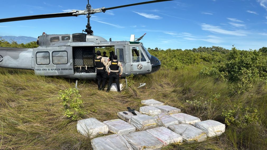 DNCD y militares ocupan 766 paquetes de cocaína en Pedernales.