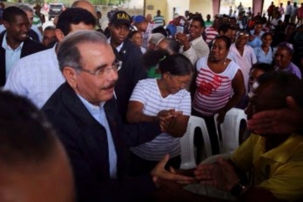 Danilo Medina aprueba financiamiento de RD$ 12 millones a caficultores