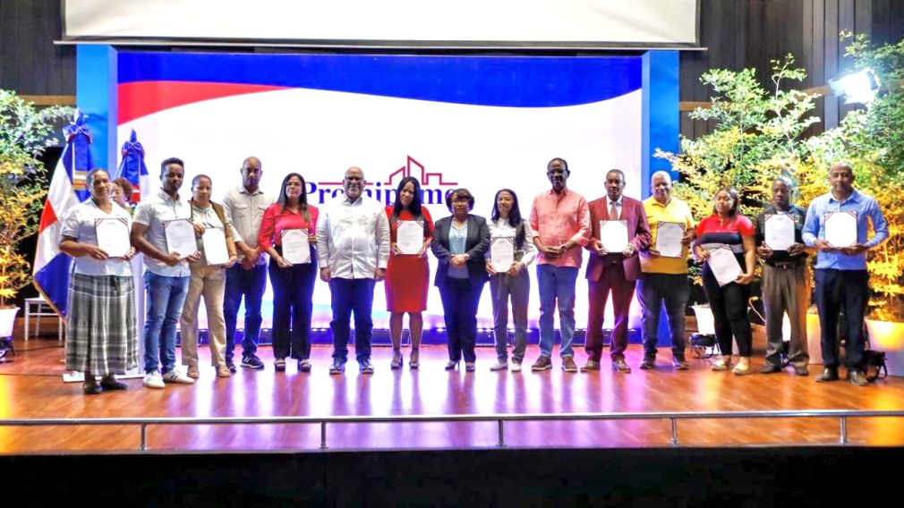 Promipyme entregó RD$53 millones en préstamos a 310 emprendedores pequeños y microempresarios de Barahona.