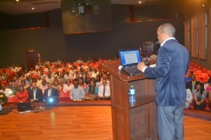 Gobernador dicta conferencia "El régimen municipal, origen y evolución" en San Cristóbal