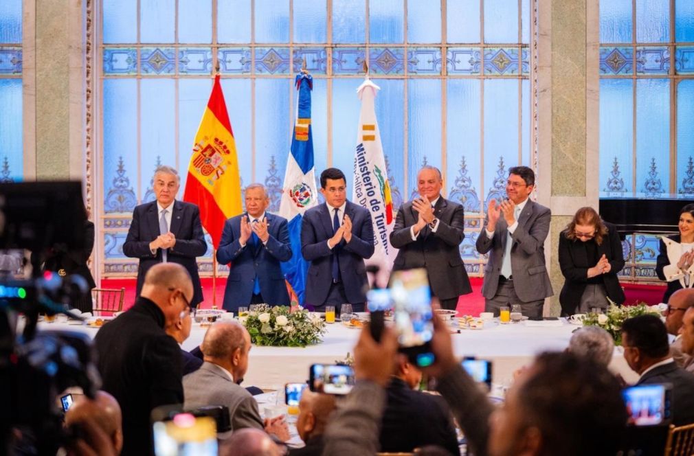 El ministro David Collado estuvo acompañado de representantes de los principales Bancos Comerciales y de la Asociación de Hoteles y Turismo (Asonahores), el funcionario pasó balance de lo que fueron los resultados de las reuniones de negocios que sostuvieron en el marco de FITUR.